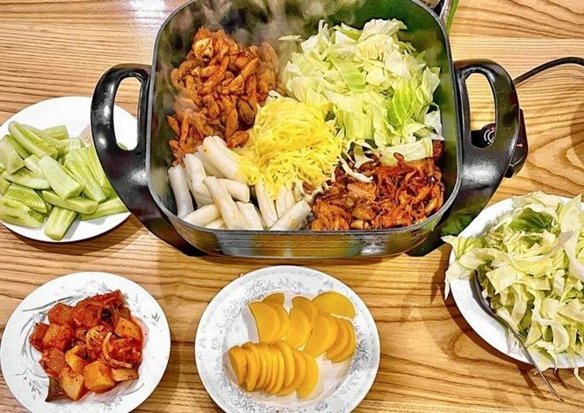 Mỹ nhân đảm đang nhất VFC: Bếp bóng loáng, mâm cơm nhà nhìn món nào cũng thèm-12