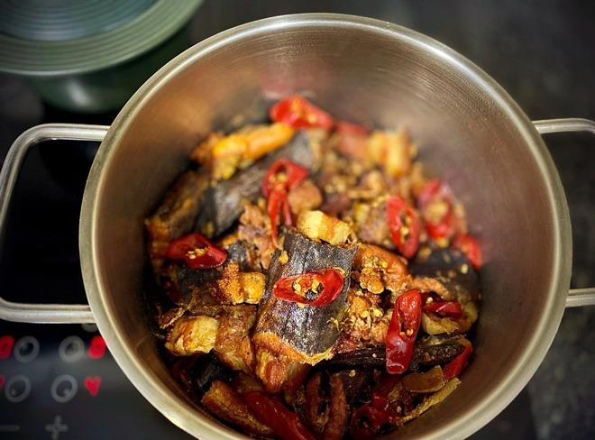 Mỹ nhân đảm đang nhất VFC: Bếp bóng loáng, mâm cơm nhà nhìn món nào cũng thèm-5