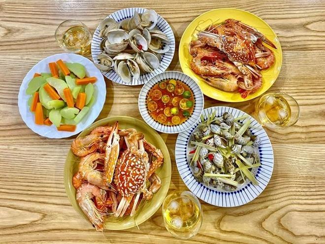 Mỹ nhân đảm đang nhất VFC: Bếp bóng loáng, mâm cơm nhà nhìn món nào cũng thèm-9