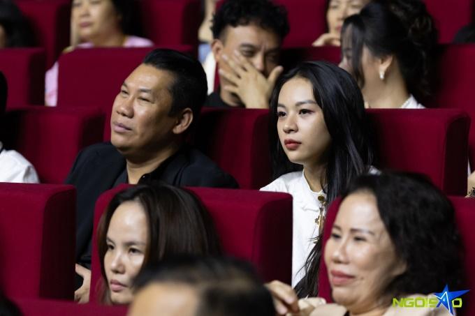 Chồng cũ Lệ Quyên bị tóm dính sánh đôi cùng Phí Phương Anh, phản ứng quán quân The Face 2016 thế nào giữa đồn đoán hẹn hò?-1