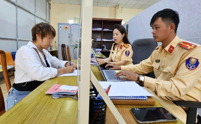 Thêm 4 phụ nữ tập thể dục giữa đường bị Công an Đà Lạt mời làm việc-3