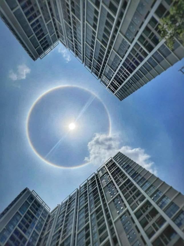 Hình ảnh lạ xuất hiện trên bầu trời nhiều tỉnh thành-1