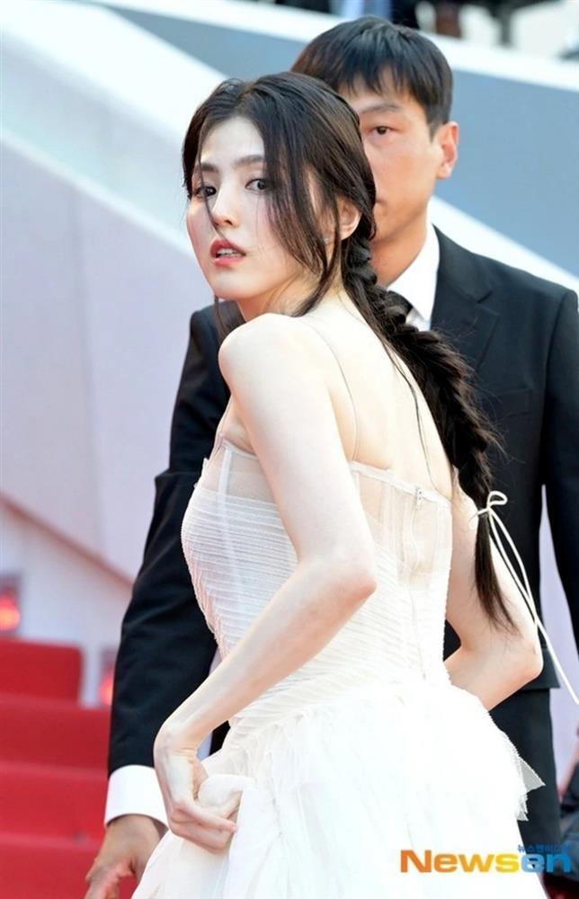 Han So Hee bị truyền thông quốc tế ghẻ lạnh ngay tại thảm đỏ Cannes-2
