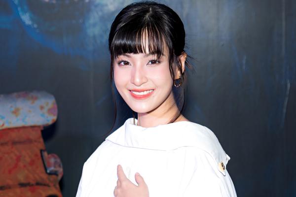 Trầm trồ gu thời trang của những mỹ nhân nấm lùn của Vbiz: Hòa Minzy trẻ trung, Sĩ Thanh siêng khoe đôi chân nuột nà-8