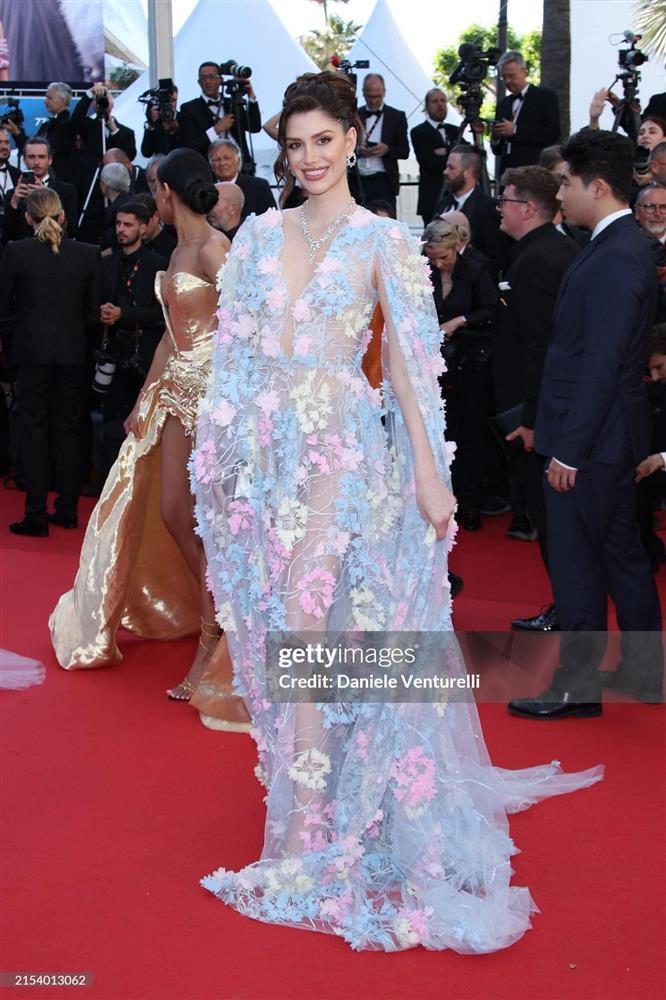 Hoa hậu Hoàn vũ diện váy lưới xuyên thấu ở Cannes-5