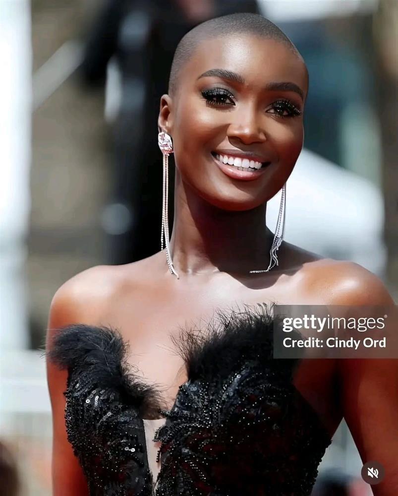 Hoa hậu Hoàn vũ diện váy lưới xuyên thấu ở Cannes-9