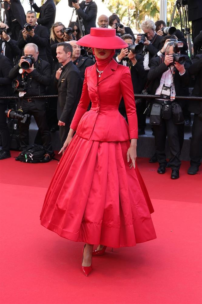 Cannes ngày 8: Đầm cắt xẻ bạo, mặc như không của dàn sao nữ-12
