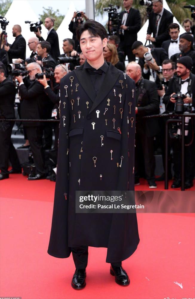 Đường đua mặc xấu trên thảm đỏ Cannes 2024 và những màn khát center của loạt nhân vật vô danh-2