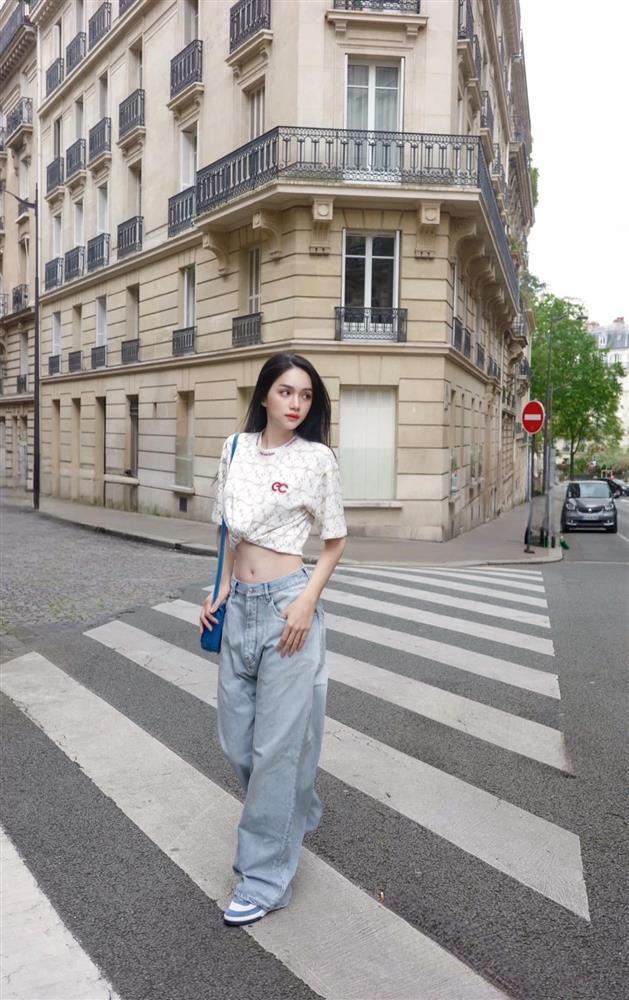 Hương Giang khoe vòng eo con kiến trên đường phố Paris