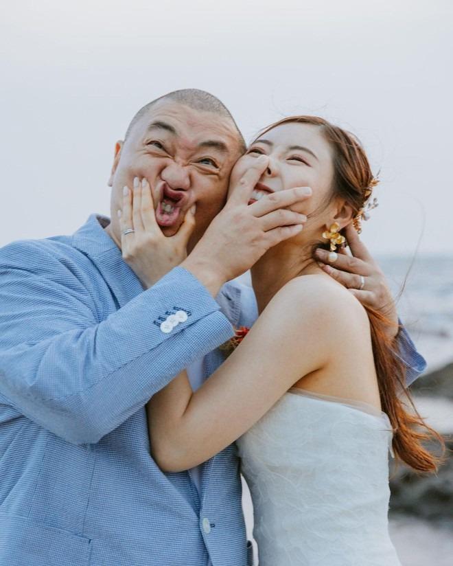 Nữ ca sĩ 9X vỡ oà báo tin mang thai con đầu lòng với chồng danh hài hơn 31 tuổi-6