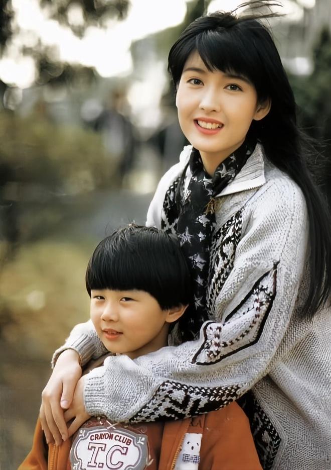 Ngọc nữ số 1 showbiz hack tuổi cực đỉnh sau 30 năm, U60 vẫn trẻ đẹp như thiếu nữ khiến netizen quá sốc-6