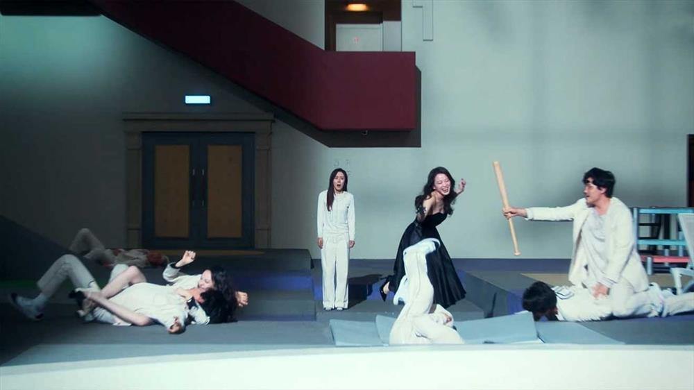 Bộ phim điên rồ hơn cả Squid Game-1