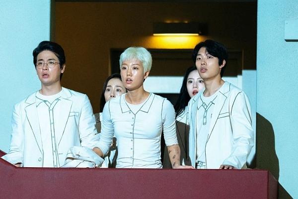 Hé lộ khối tài sản khủng của nam diễn viên điển trai Squid Game-3