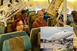 Cảnh tượng kinh hoàng trong máy bay Singapore vừa gặp sự cố nghiêm trọng