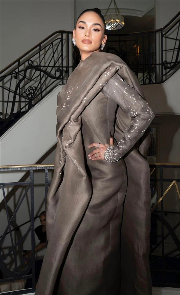 Khoảnh khắc Hoa hậu Hoàn vũ bị mời rời khỏi thảm đỏ Cannes-1