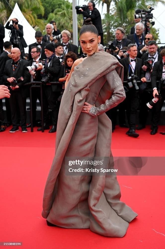 Khoảnh khắc Hoa hậu Hoàn vũ bị mời rời khỏi thảm đỏ Cannes-7