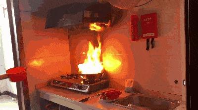 Dầu trong nồi có mùi cháy khét trong lúc nấu ăn, đừng vội làm điều này kẻo gia đình gặp họa-1