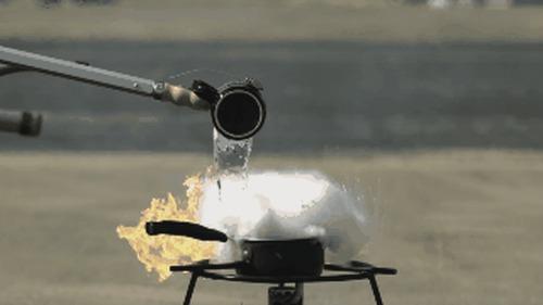 Dầu trong nồi có mùi cháy khét trong lúc nấu ăn, đừng vội làm điều này kẻo gia đình gặp họa-3