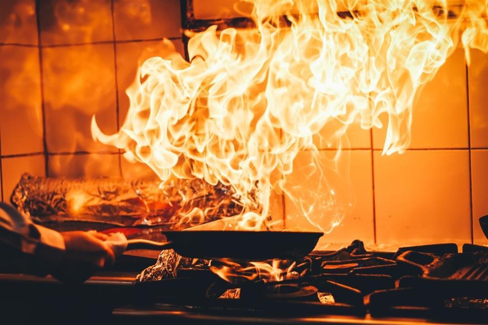 Dầu trong nồi có mùi cháy khét trong lúc nấu ăn, đừng vội làm điều này kẻo gia đình gặp họa-6