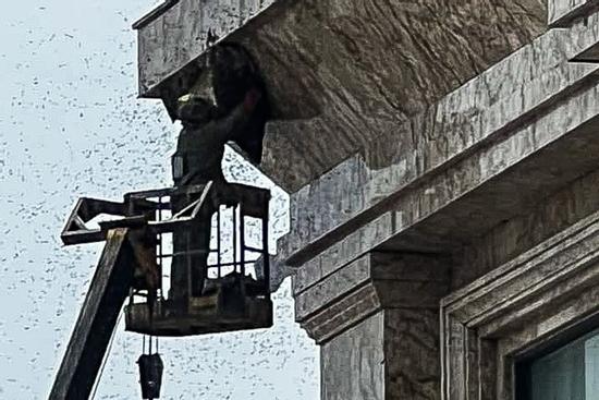 Khách sạn 4 sao ở Hải Phòng phá dỡ tổ ong, nhiều người bị ong đốt phải nhập viện