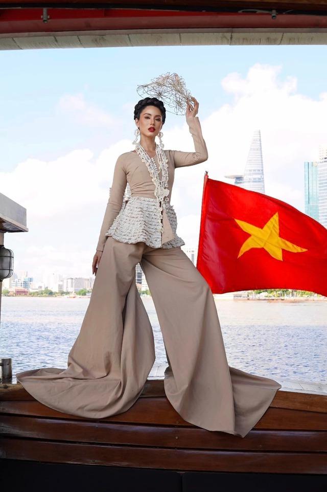 Mỹ nhân lai Tây gây tranh cãi khi đại diện Việt Nam thi Miss Supranational-2