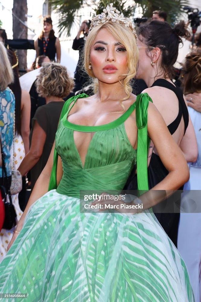 Cannes ngày 9: Mốt xuyên thấu, hở bạo chiếm sóng thảm đỏ-9