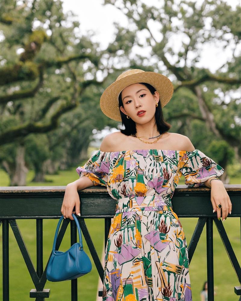 5 món phụ kiện làm nổi bật set váy đi du lịch-4