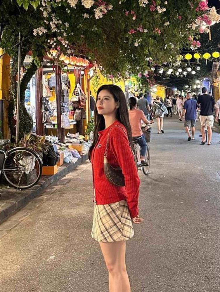 Trương Quỳnh Anh đã U40 vẫn mê kiểu thời trang trẻ như thiếu nữ-3