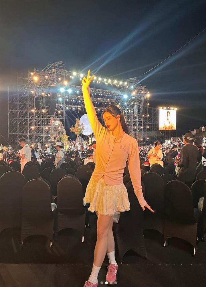 Trương Quỳnh Anh đã U40 vẫn mê kiểu thời trang trẻ như thiếu nữ-4