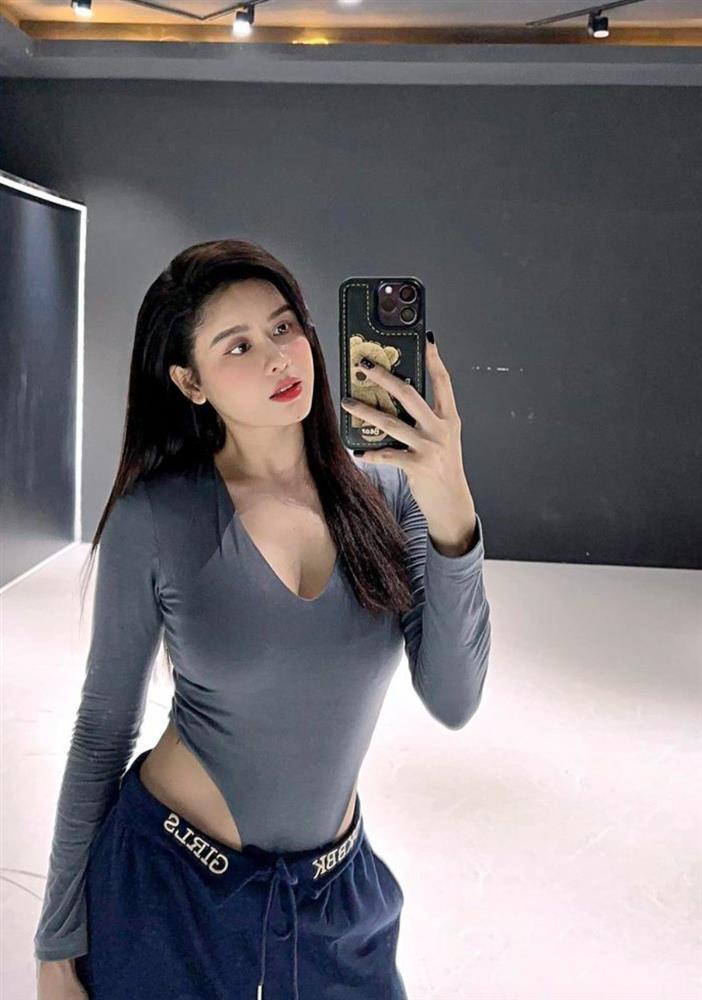 Trương Quỳnh Anh đã U40 vẫn mê kiểu thời trang trẻ như thiếu nữ-5