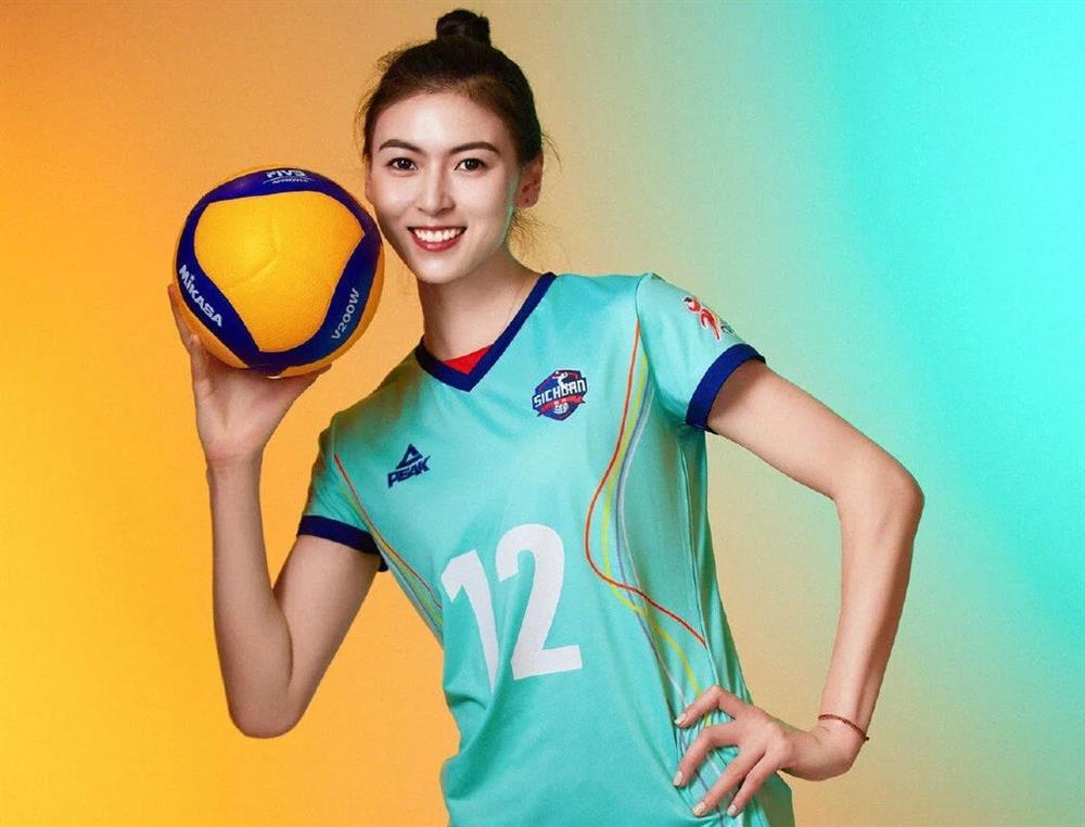 Nhan sắc nữ VĐV bóng chuyền được ví như Trương Bá Chi tại cup VTV9 - Bình Điền 2024-1