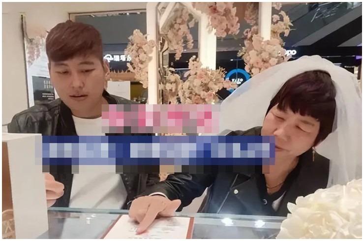 Chàng 32 tuổi cầu hôn nàng 58 tuổi với nhẫn kim cương chỉ được mua một lần duy nhất-2