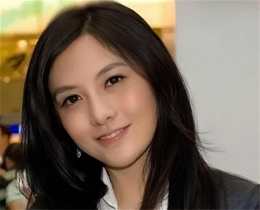 Phải lòng chàng trai nghèo kém tuổi, nữ đại gia nói câu bất ngờ sau khi kết hôn-1