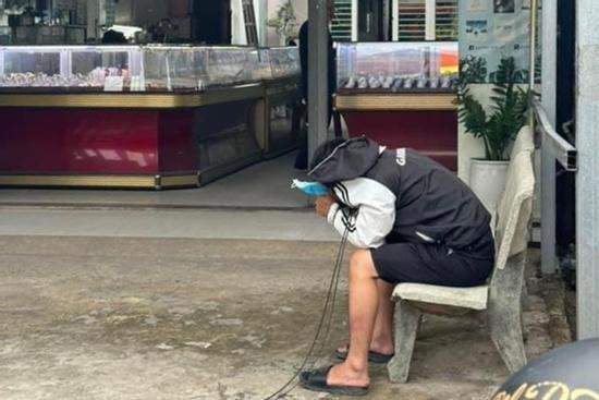 Bắt nhanh nam thanh niên táo tợn cướp tiệm vàng ở Đồng Nai