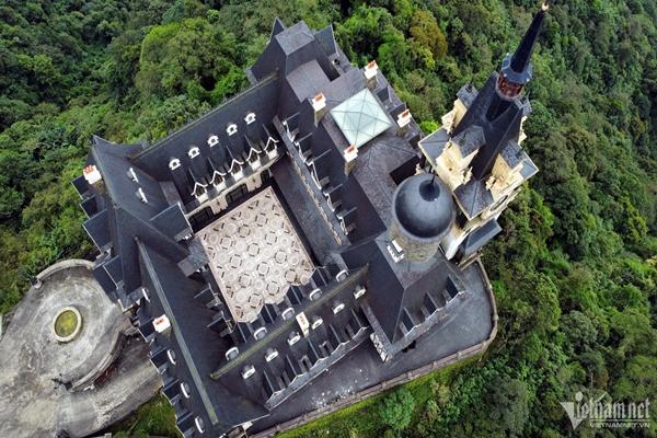 Tòa lâu đài nguy nga phơi sương trên đỉnh núi Tam Đảo-2