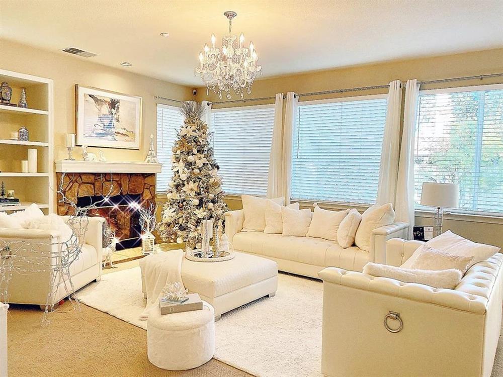 So kè cơ ngơi ở trời Tây của các chị đẹp Vbiz: Phạm Hương sở hữu bạch dinh trắng, Lệ Quyên tậu dinh thự 1,5 triệu đô siêu hoành tráng-9