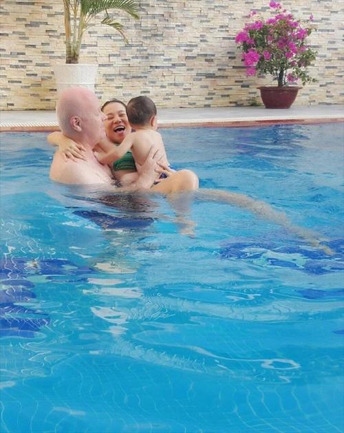 So kè cơ ngơi ở trời Tây của các chị đẹp Vbiz: Phạm Hương sở hữu bạch dinh trắng, Lệ Quyên tậu dinh thự 1,5 triệu đô siêu hoành tráng-23