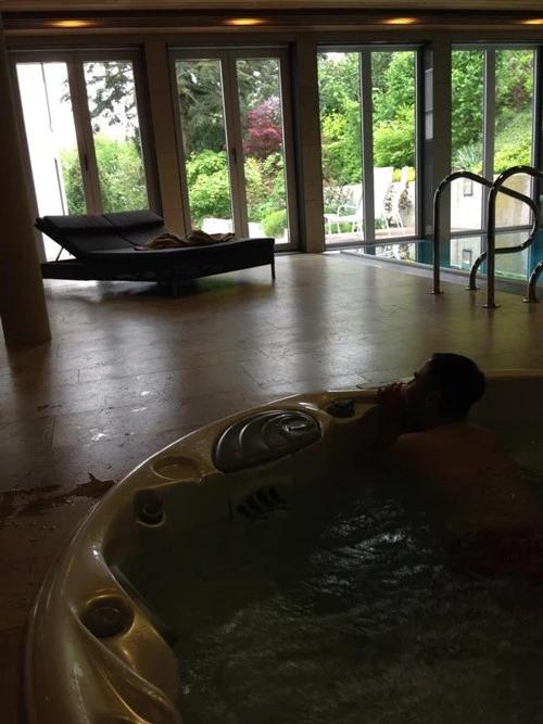 So kè cơ ngơi ở trời Tây của các chị đẹp Vbiz: Phạm Hương sở hữu bạch dinh trắng, Lệ Quyên tậu dinh thự 1,5 triệu đô siêu hoành tráng-24