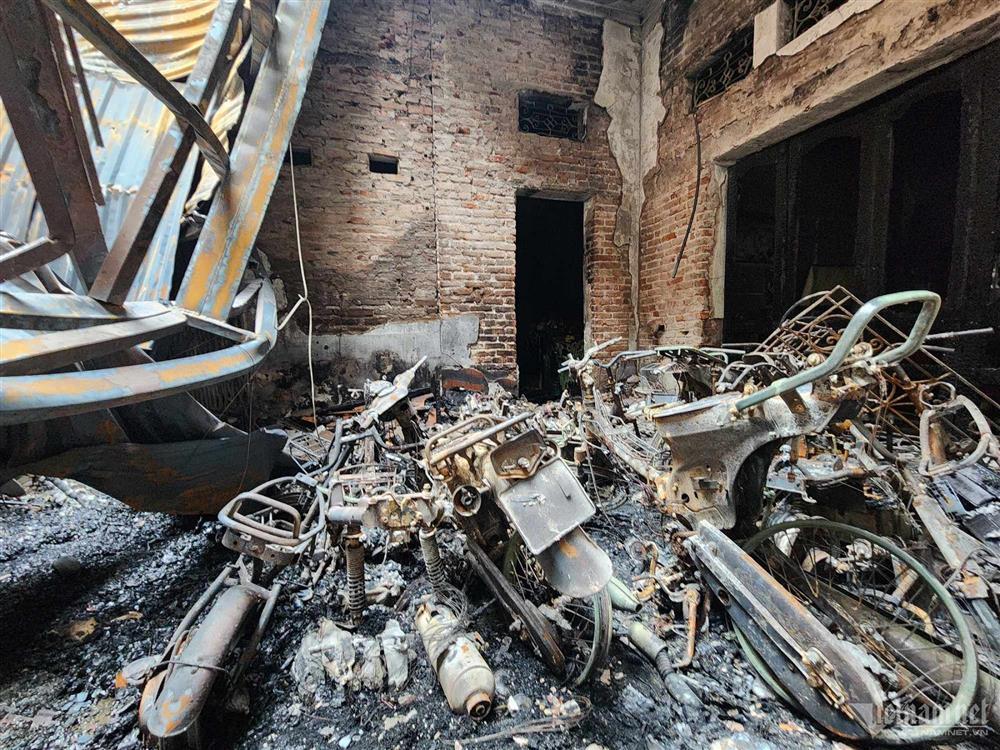 Hình ảnh hiện trường vụ cháy ở Trung Kính làm 14 người tử vong-7