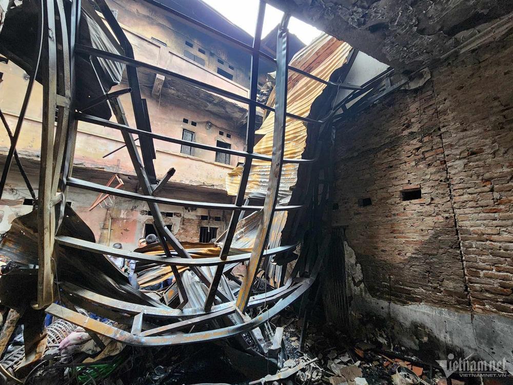 Hình ảnh hiện trường vụ cháy ở Trung Kính làm 14 người tử vong-9