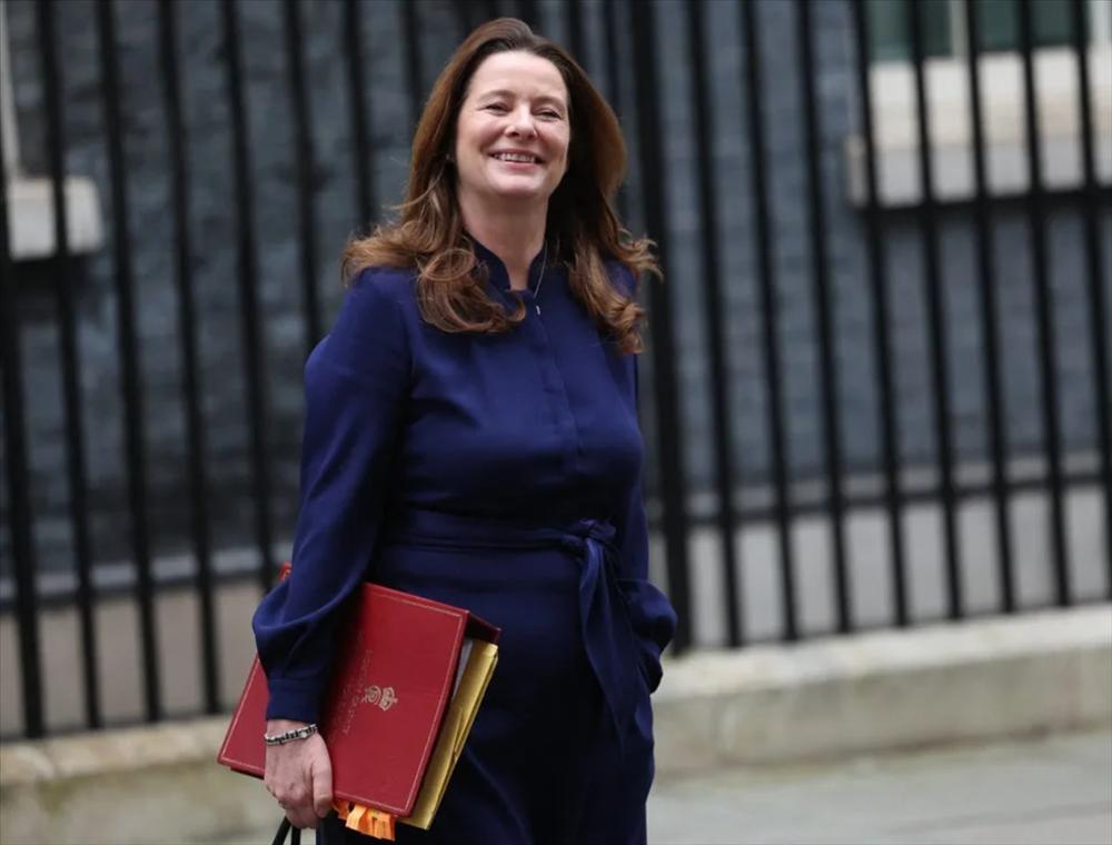 Học sinh nghỉ học nhiều, trường gọi cảnh sát đến nhà dọa bỏ tù phụ huynh-2