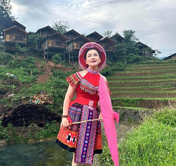 Nhan sắc trẻ đẹp của NSND Thu Quế ở tuổi 55-1