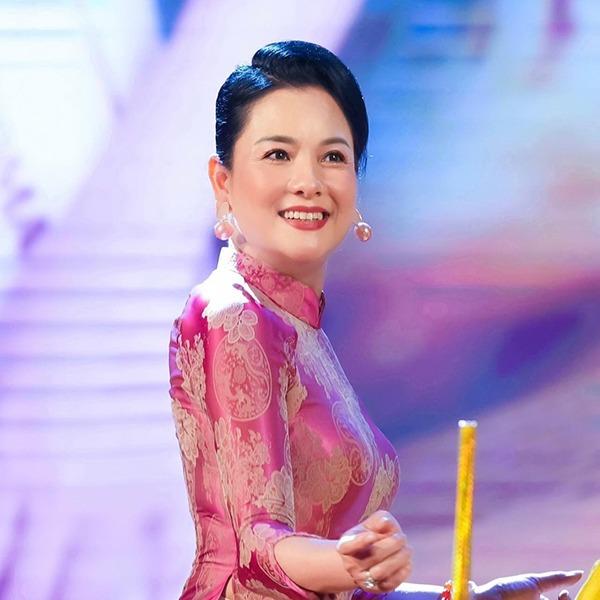 Nhan sắc trẻ đẹp của NSND Thu Quế ở tuổi 55-4