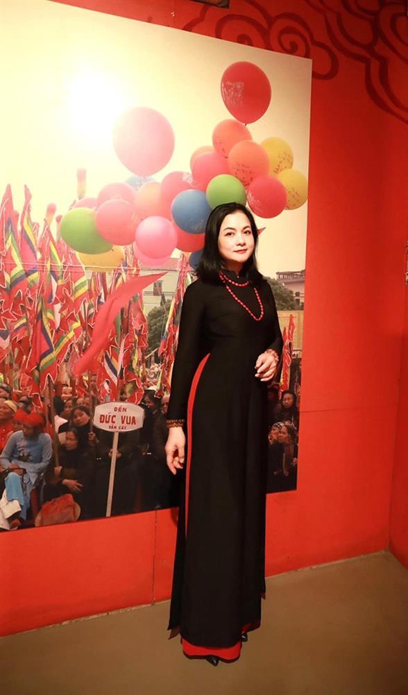 Nhan sắc trẻ đẹp của NSND Thu Quế ở tuổi 55-6