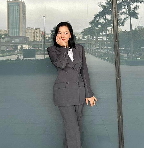 Nhan sắc trẻ đẹp của NSND Thu Quế ở tuổi 55-9