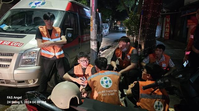 Clip: Thanh niên 21 tuổi dùng búa đập tường, cứu 3 người trong vụ cháy Trung Kính-1