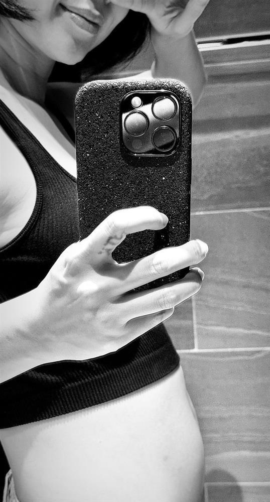 Tóc Tiên vướng tin mang thai: Bị soi loạt dấu hiệu chuẩn hội mẹ bầu, một động thái lạ càng gây hoang mang-1