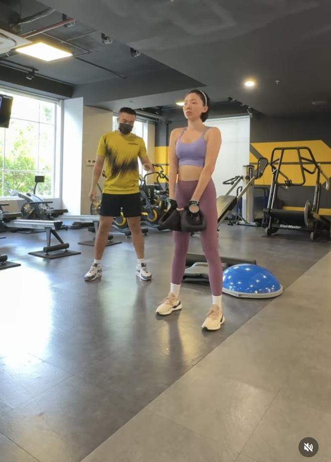 Tóc Tiên vướng tin mang thai: Bị soi loạt dấu hiệu chuẩn hội mẹ bầu, một động thái lạ càng gây hoang mang-3