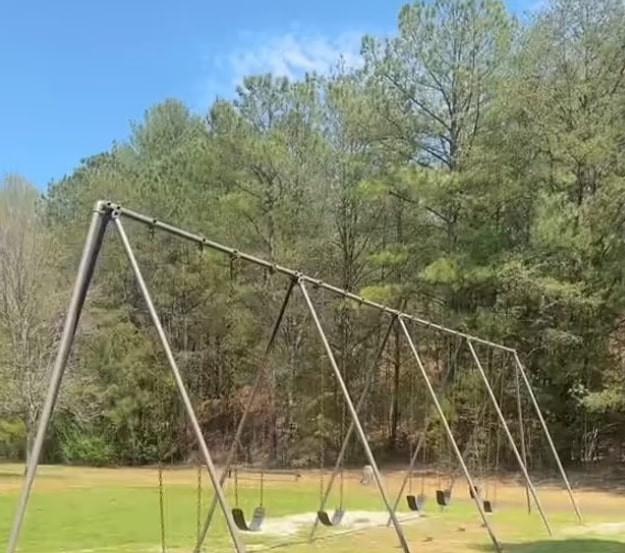 Ông bố mua lại ngôi trường bỏ hoang, biến thành biệt thự mơ ước-4