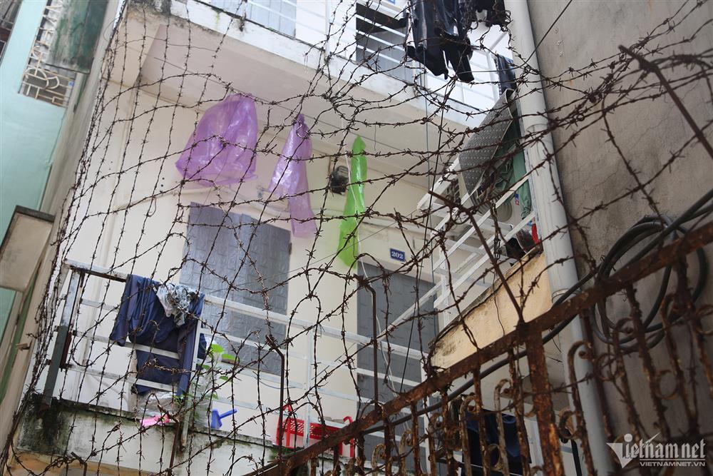 Loạt nhà trọ quây kín thép gai, lồng sắt gần hiện trường vụ cháy 14 người chết-3